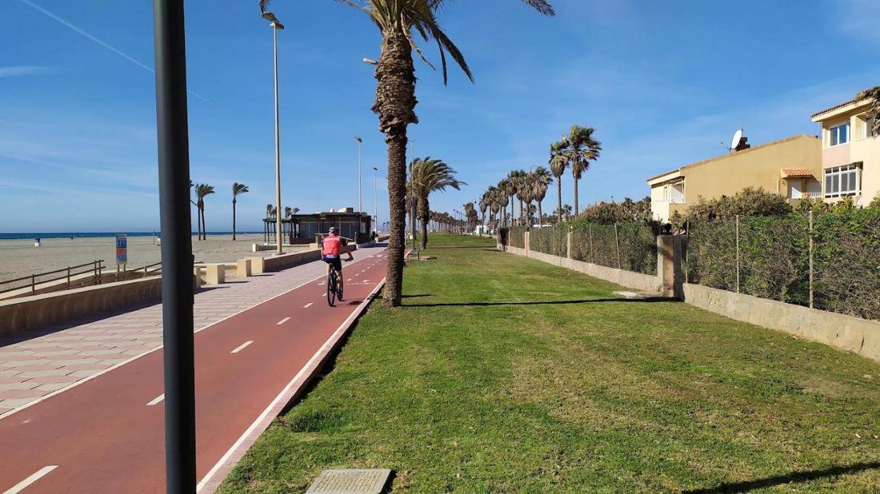 Atractivo Apartamento En La Playa Con Parking Roquetas de Mar Dış mekan fotoğraf