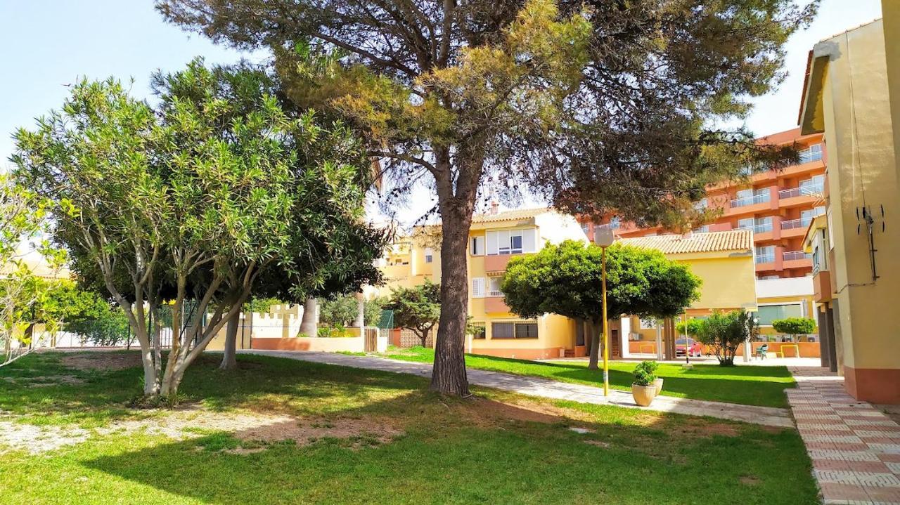 Atractivo Apartamento En La Playa Con Parking Roquetas de Mar Dış mekan fotoğraf