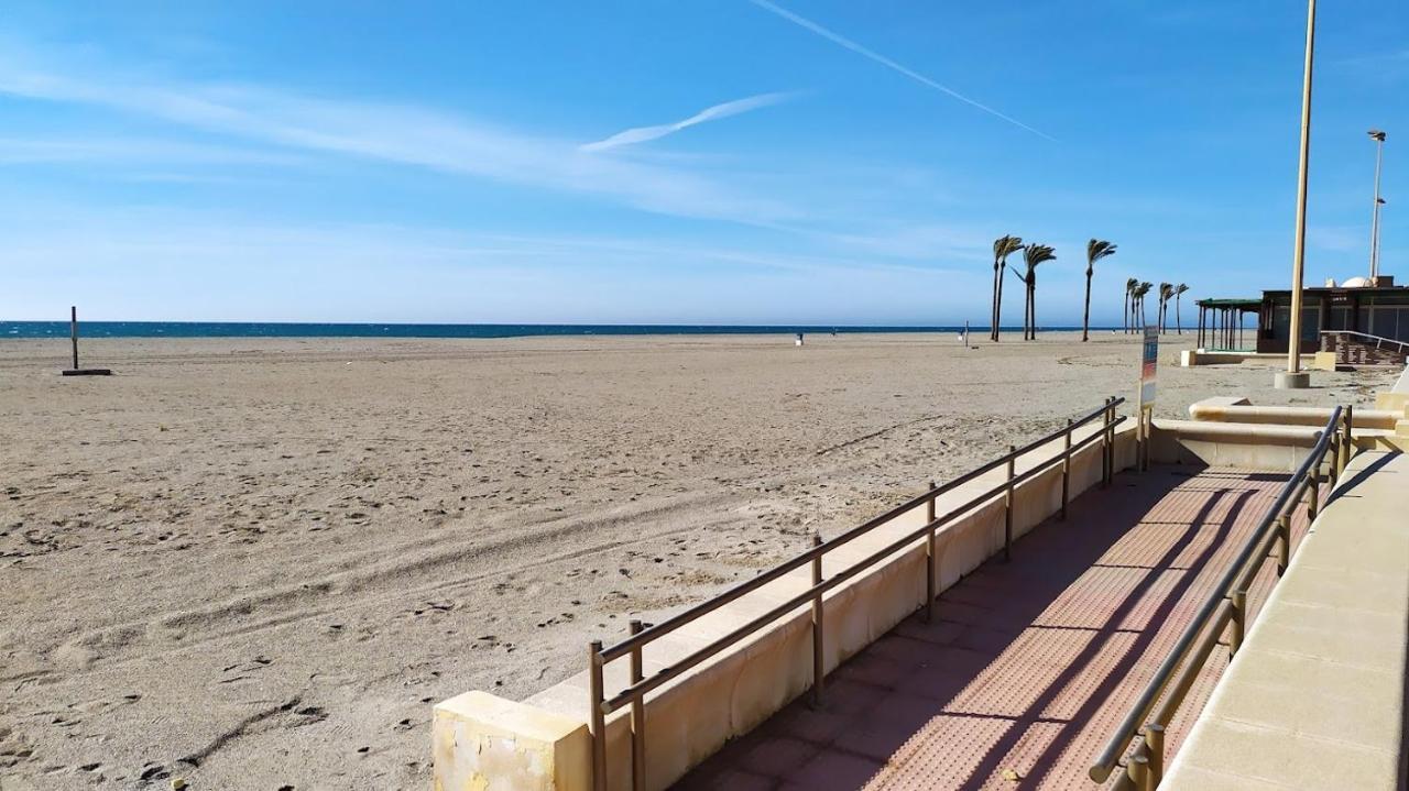 Atractivo Apartamento En La Playa Con Parking Roquetas de Mar Dış mekan fotoğraf
