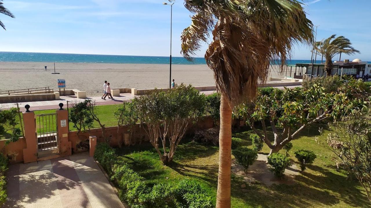 Atractivo Apartamento En La Playa Con Parking Roquetas de Mar Dış mekan fotoğraf