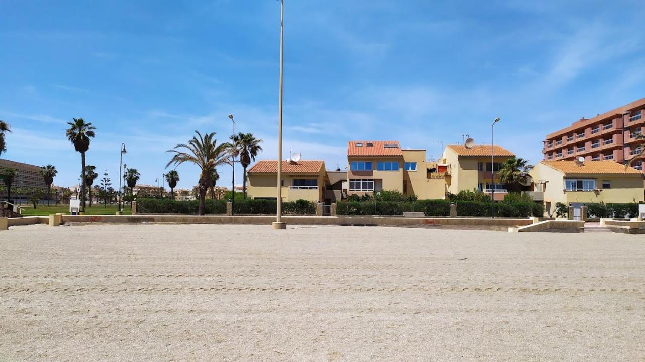 Atractivo Apartamento En La Playa Con Parking Roquetas de Mar Dış mekan fotoğraf